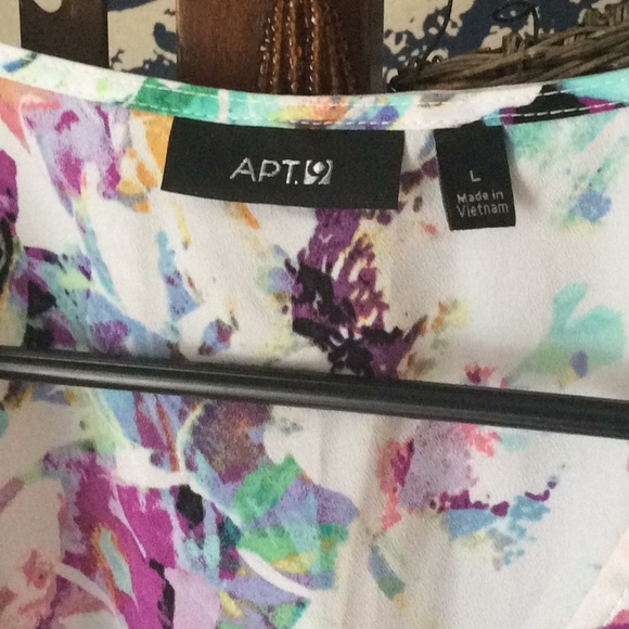 Very pretty, NWOT, faux wrap dress. Size M - Picture 2 of 6